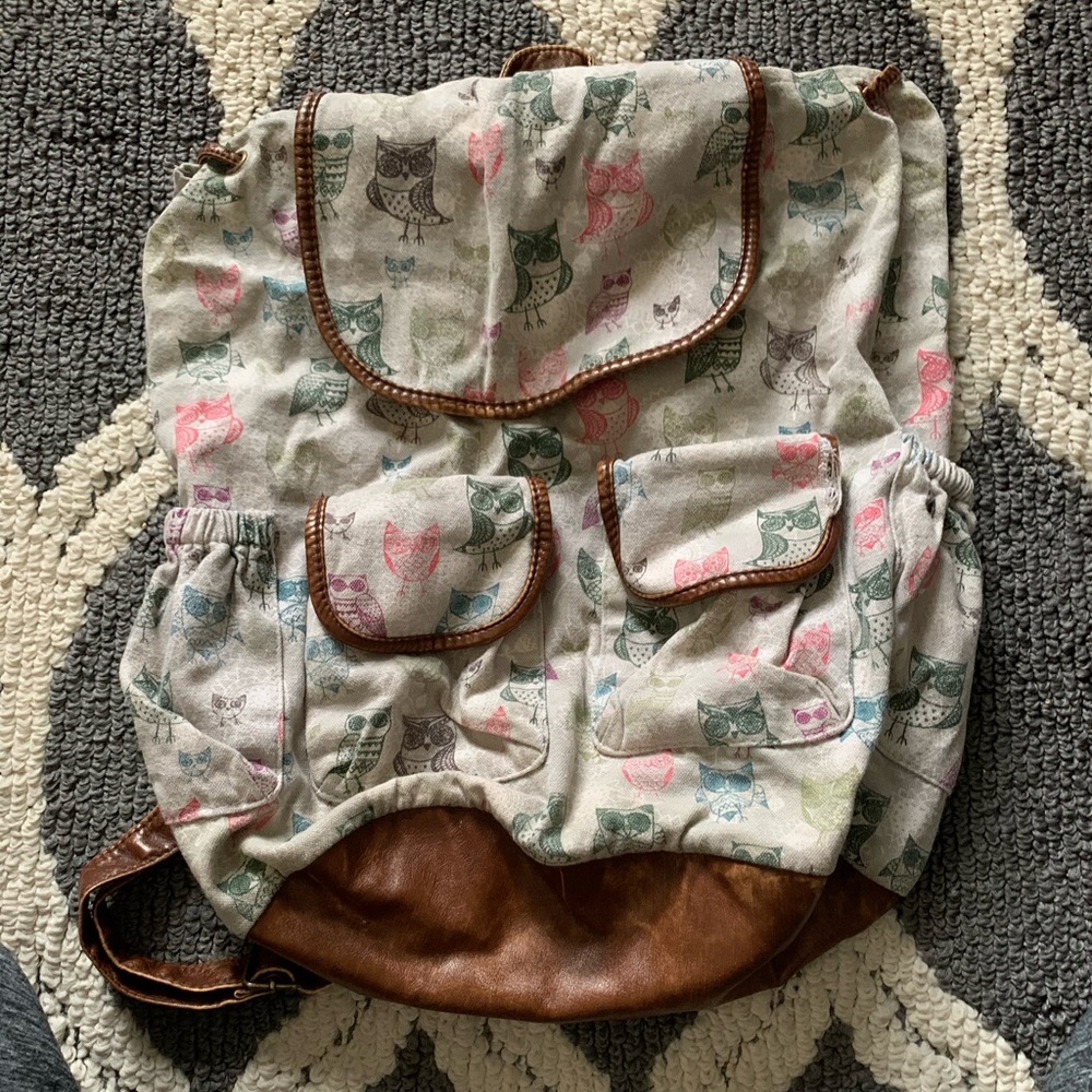 Light weight back pack with owls